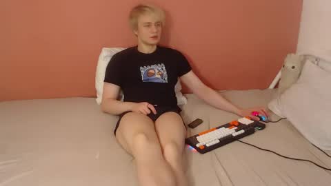 Snapshot of oliver_sweet_ chatting on April 2026 01:18:01 AM Oliver online show from April 2026 01:18:01 AM