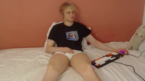 Snapshot of oliver_sweet_ chatting on May 2026 02:07:02 AM Oliver online show from May 2026 02:07:02 AM