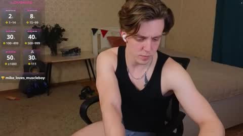 Snapshot of oliver_travis chatting on February 2025 09:59:01 PM Oliver Evans online show from February 2025 09:59:01 PM