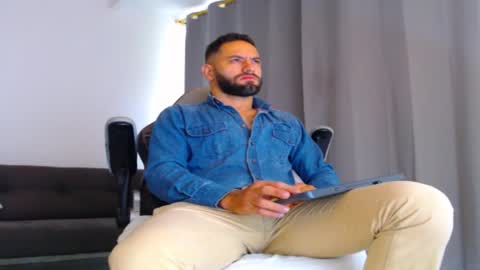 oliver online show from December 2025 12:10:01 PM