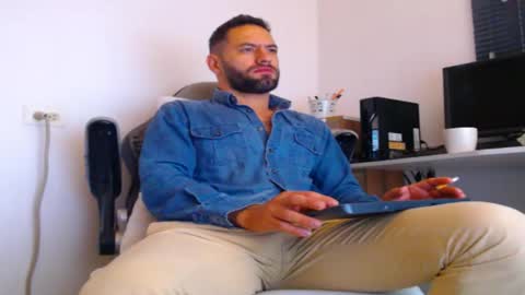 oliver online show from December 2025 12:34:02 PM