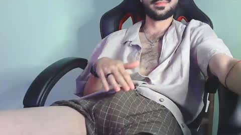 Snapshot of olivereff chatting on February 2025 07:50:02 PM Oliver online show from February 2025 07:50:02 PM