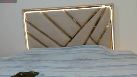 oliver saint online show from March 2026 01:25:01 PM