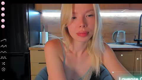 Snapshot of olivia_bells chatting on June 2026 09:41:01 PM Olivia 3 online show from June 2026 09:41:01 PM