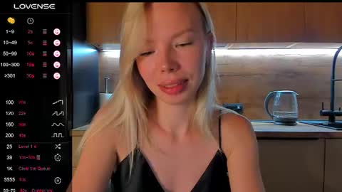 Snapshot of olivia_bells chatting on June 2026 09:32:02 PM Olivia 3 online show from June 2026 09:32:02 PM
