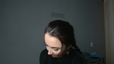 Olivia online show from November 2025 01:43:02 PM