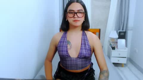 olivia_xxo online show from July 2026 10:49:02 PM