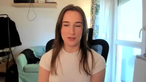 Snapshot of oliviaaa2003 chatting on April 2026 10:32:02 AM Oliwiaa2004 online show from April 2026 10:32:02 AM