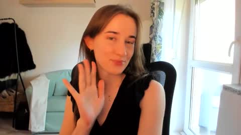 Snapshot of oliviaaa2003 chatting on May 2026 12:43:02 PM Oliwiaa2004 online show from May 2026 12:43:02 PM