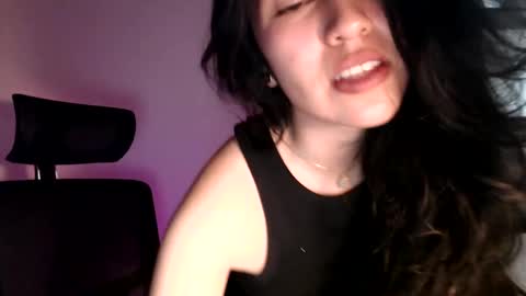 oliviaaa__ online show from November 2025 05:00:01 PM
