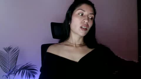 Snapshot of oliviaaa__ chatting on April 2026 04:33:02 PM oliviaaa__ online show from April 2026 04:33:02 PM
