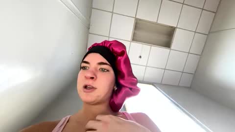 oliviaaraee online show from February 2026 05:16:01 PM