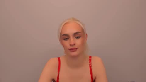 oliviaBeauty online show from December 2025 07:20:02 PM