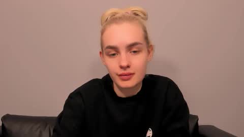 oliviaBeauty online show from February 2026 06:49:02 PM