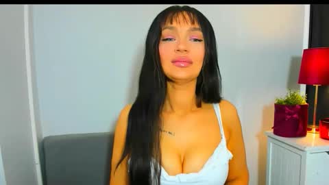 OliviaWomen online show from April 2026 05:32:01 AM