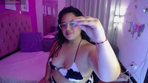 oliviia_cute online show from October 2025 04:10:02 AM