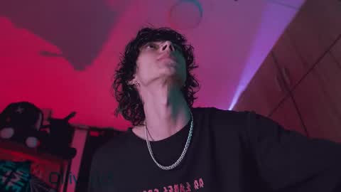     online show from September 2025 04:05:02 AM