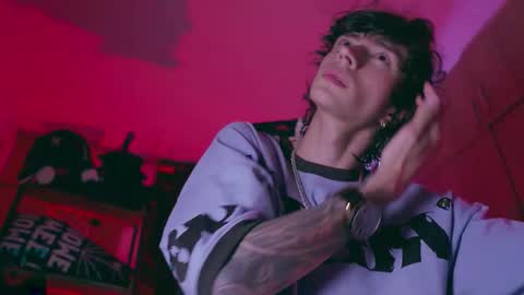     online show from November 2025 04:01:01 AM