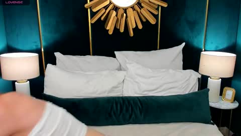 Amely online show from October 2025 12:15:02 PM