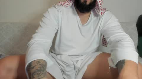 Snapshot of omar_xoxo chatting on May 2026 06:41:01 AM Omar online show from May 2026 06:41:01 AM