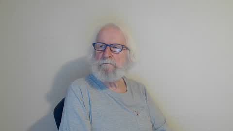 Snapshot of onanister chatting on January 2025 03:40:02 PM Somewhere over the rainbow online show from January 2025 03:40:02 PM