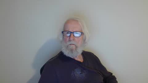 Snapshot of onanister chatting on January 2025 09:01:01 PM Somewhere over the rainbow online show from January 2025 09:01:01 PM