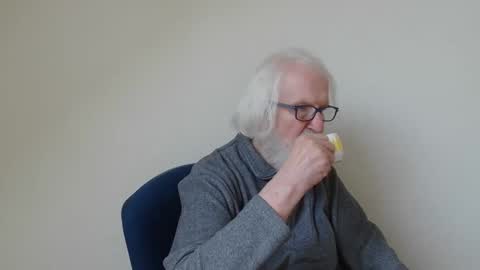 Snapshot of onanister chatting on February 2025 01:22:01 PM Somewhere over the rainbow online show from February 2025 01:22:01 PM