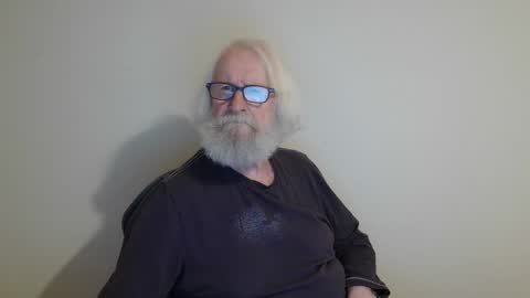 Snapshot of onanister chatting on March 2025 10:04:02 PM Somewhere over the rainbow online show from March 2025 10:04:02 PM