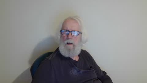 Snapshot of onanister chatting on March 2025 09:08:02 PM Somewhere over the rainbow online show from March 2025 09:08:02 PM