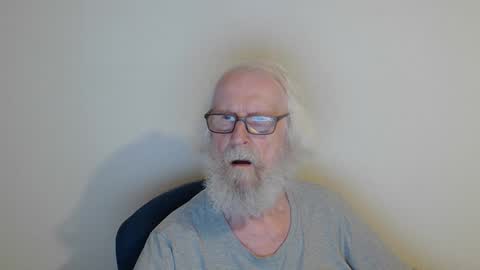 Snapshot of onanister chatting on September 2025 08:09:02 PM Somewhere over the rainbow online show from September 2025 08:09:02 PM