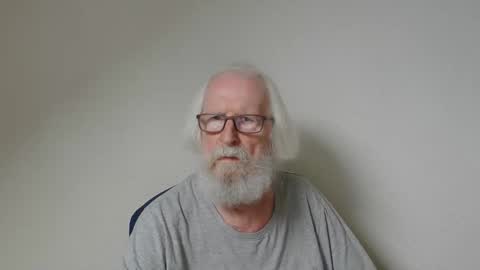 Snapshot of onanister chatting on September 2025 01:57:02 PM Somewhere over the rainbow online show from September 2025 01:57:02 PM