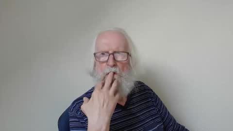 Snapshot of onanister chatting on September 2025 03:06:01 PM Somewhere over the rainbow online show from September 2025 03:06:01 PM