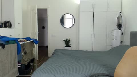 onebestlover online show from February 2026 09:08:01 AM