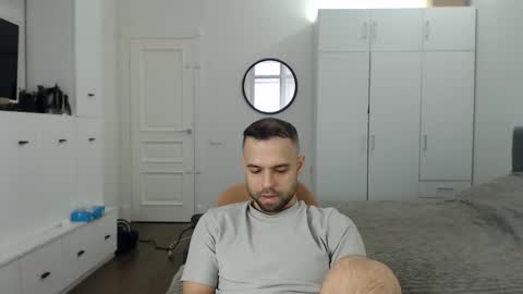 onebestlover online show from April 2026 08:45:02 AM