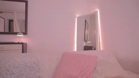 Snapshot of onelittlemermaid chatting on October 2025 10:10:02 PM Ariel online show from October 2025 10:10:02 PM