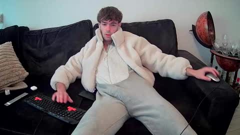 Snapshot of onesieboyx chatting on November 2025 09:52:01 AM onesieboyx online show from November 2025 09:52:01 AM