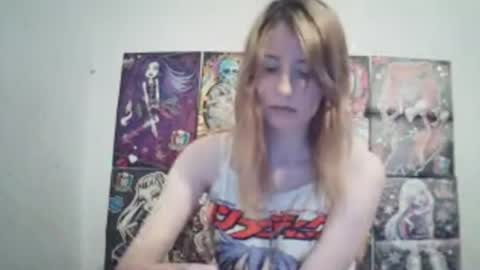 Snapshot of oniemilot chatting on July 2026 07:51:02 PM Elara online show from July 2026 07:51:02 PM