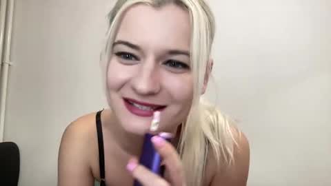 Onika online show from November 2025 11:49:02 PM