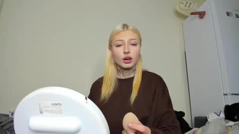 Iva online show from November 2025 04:01:02 PM