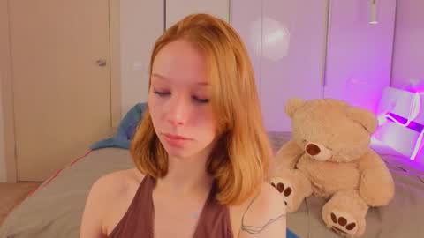 Snapshot of onlylily chatting on November 2025 11:43:02 AM Lily online show from November 2025 11:43:02 AM