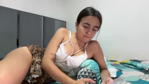 PAREJA LATINA JOVEN MUY CACHONDOS online show from April 2026 01:25:01 AM