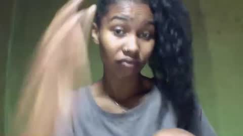 Snapshot of oolyette chatting on October 2025 08:00:01 AM oolyette online show from October 2025 08:00:01 AM