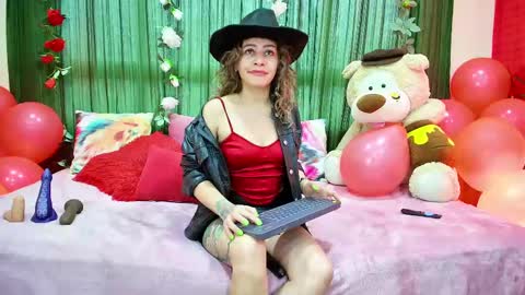 Oriana online show from February 2025 10:04:02 PM