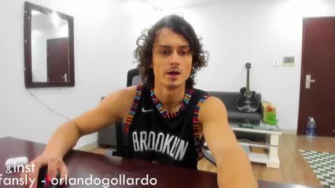 Snapshot of orlando__bloom chatting on January 2025 09:08:01 AM Fansly and Instagram - online show from January 2025 09:08:01 AM