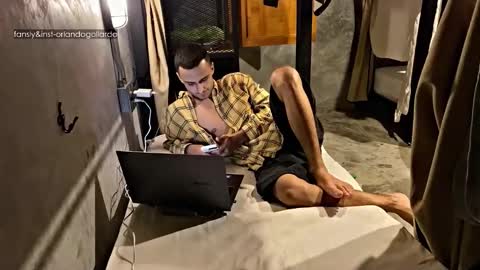 Snapshot of orlando__bloom chatting on November 2025 08:46:01 AM Fansly and Instagram - online show from November 2025 08:46:01 AM