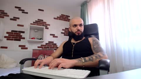 Snapshot of oscarwills chatting on May 2026 07:38:01 AM OscarWills online show from May 2026 07:38:01 AM