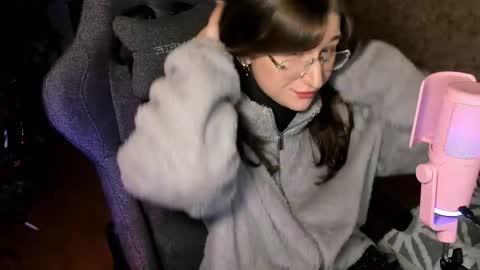 Snapshot of oskar_fucker chatting on June 2026 04:09:01 PM Leliana online show from June 2026 04:09:01 PM