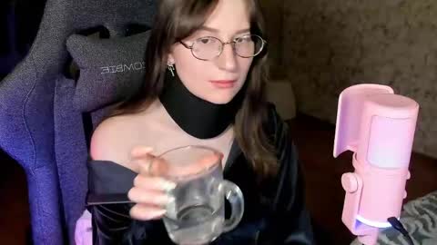 Snapshot of oskar_fucker chatting on June 2026 05:26:01 PM Leliana online show from June 2026 05:26:01 PM