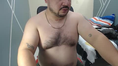 Snapshot of oso_gael chatting on January 2025 08:35:01 PM Bear Gael online show from January 2025 08:35:01 PM