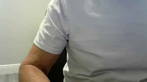 Ossi online show from October 2025 10:19:01 PM